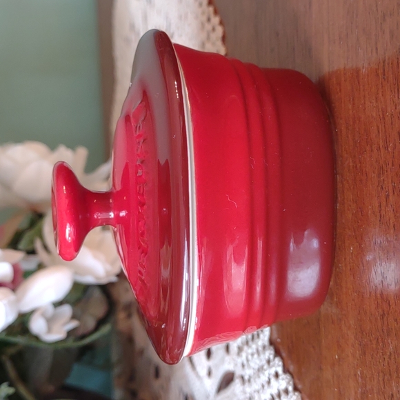 Le Creuset Kitchen Le Creuset Covered Heart Ramekin Poshmark